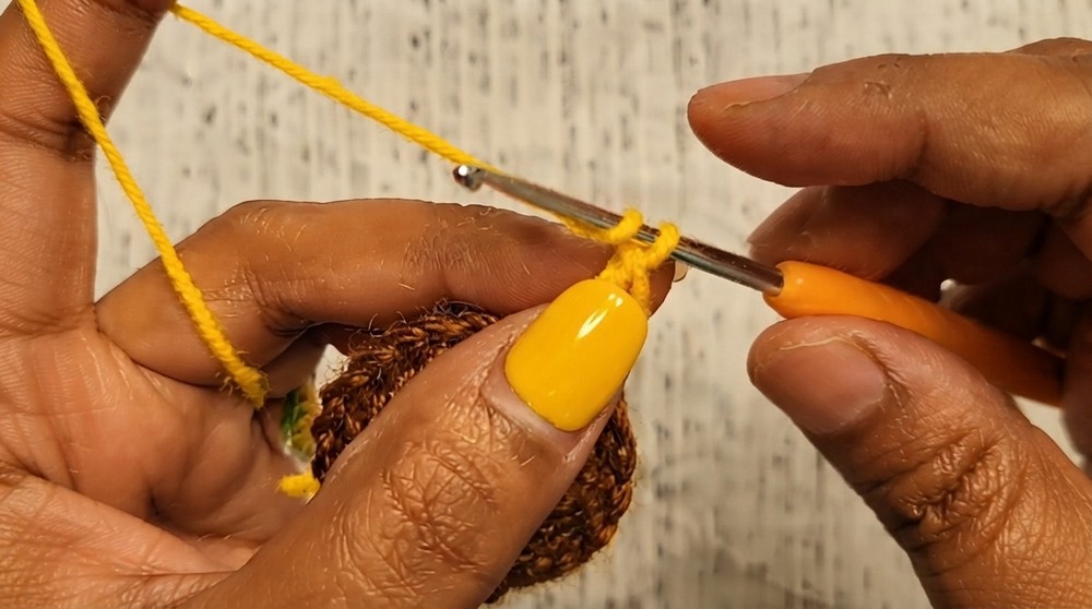 Crochet Sunflower Keychain Pattern 3