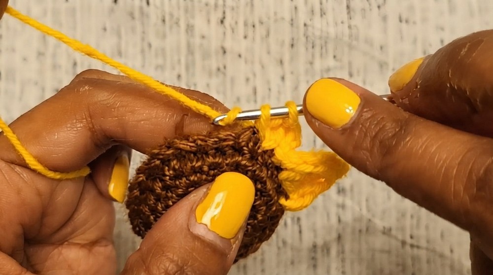 Crochet Sunflower Keychain Pattern 4