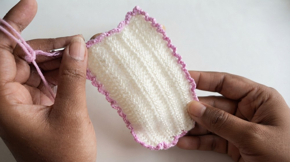 Cute Crochet Bow Hair Clip Pattern 4