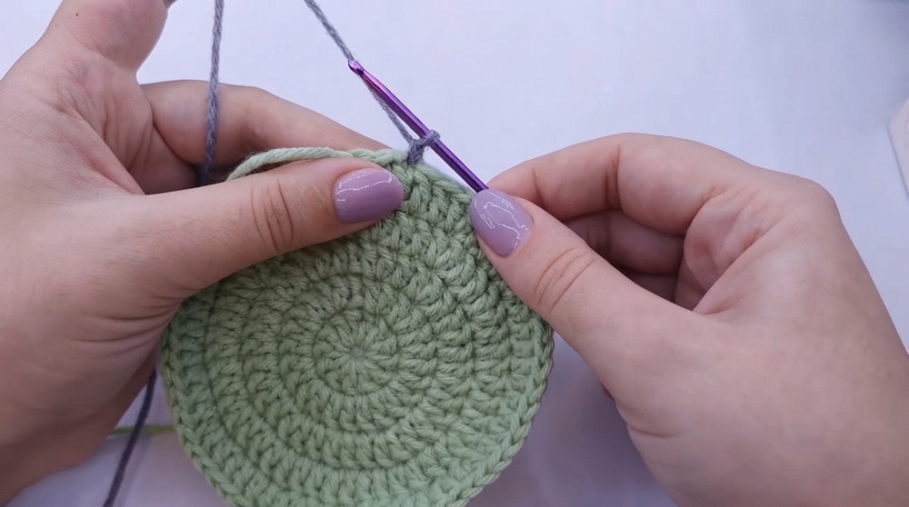 Cute Crochet Christmas Bauble Pattern 4
