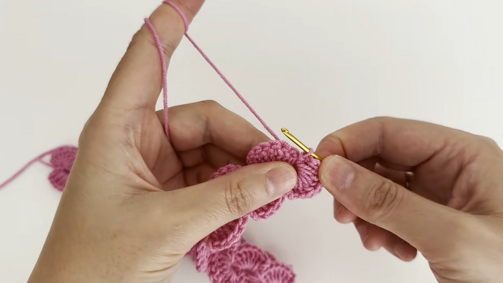 Cute Crochet Pearl Headband Pattern 4