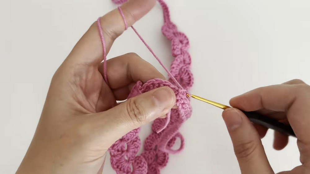 Cute Crochet Pearl Headband Pattern 5