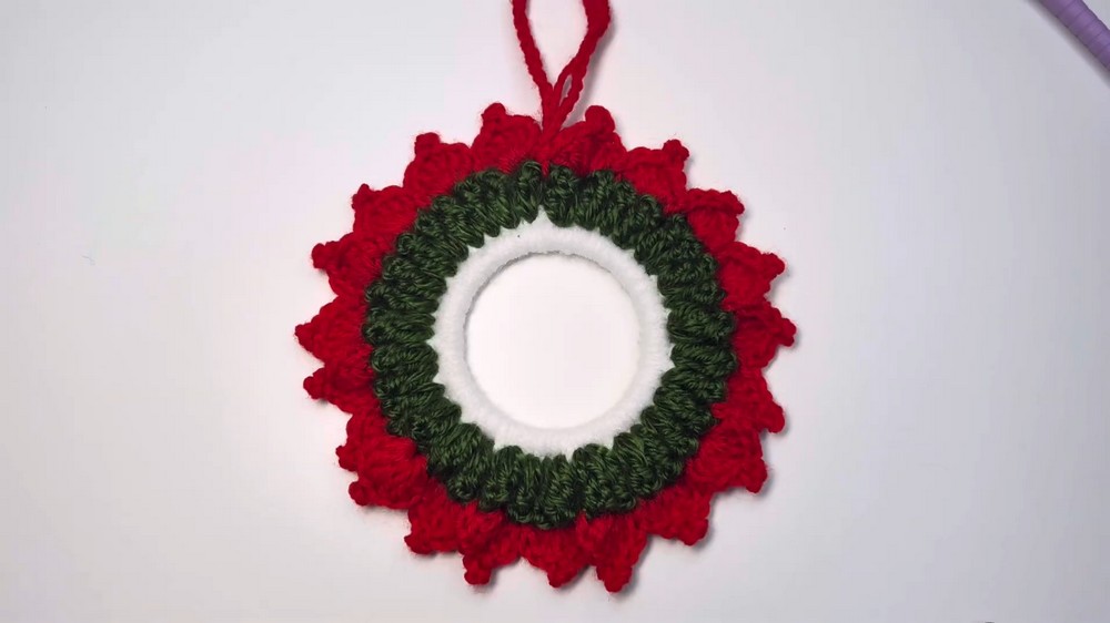 Cute Crochet Wreath Ornament Pattern 5
