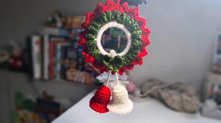 Cute Crochet Wreath Ornament Pattern 7