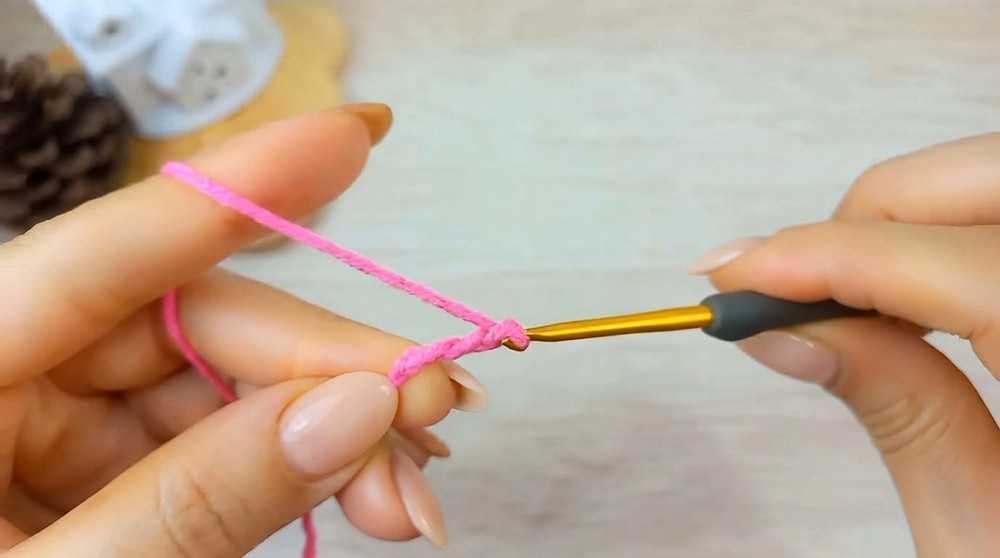 Easy Crochet Bow Keychain Pattern 1