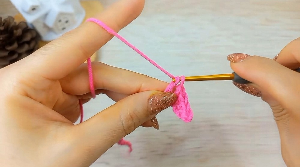 Easy Crochet Bow Keychain Pattern 2