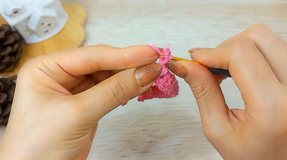 Easy Crochet Bow Keychain Pattern 3