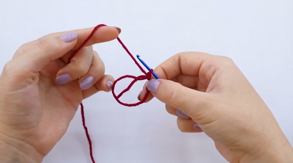 Easy Crochet Christmas Bauble Pattern 1