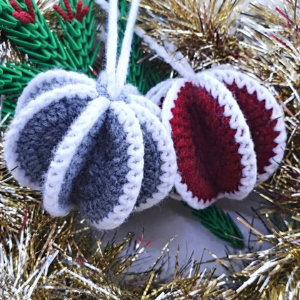Easy Crochet Christmas Bauble Pattern 7