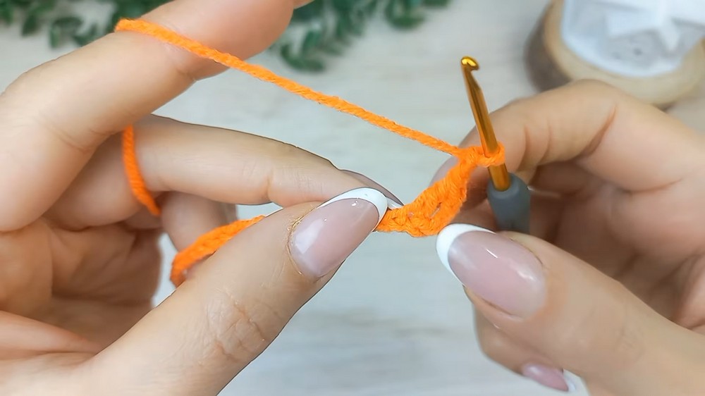 Easy Crochet Rose Keychain Pattern 2