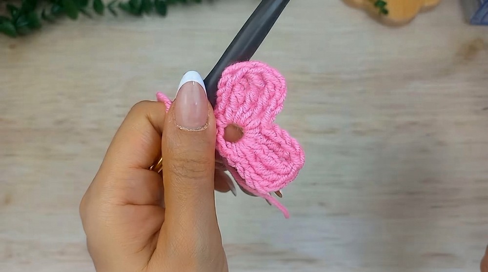 Easy Crochet Simple Flower Pattern 4