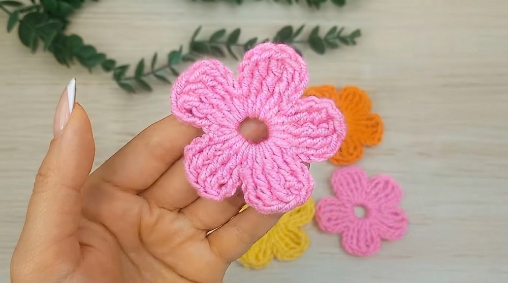 Easy Crochet Simple Flower Pattern 6