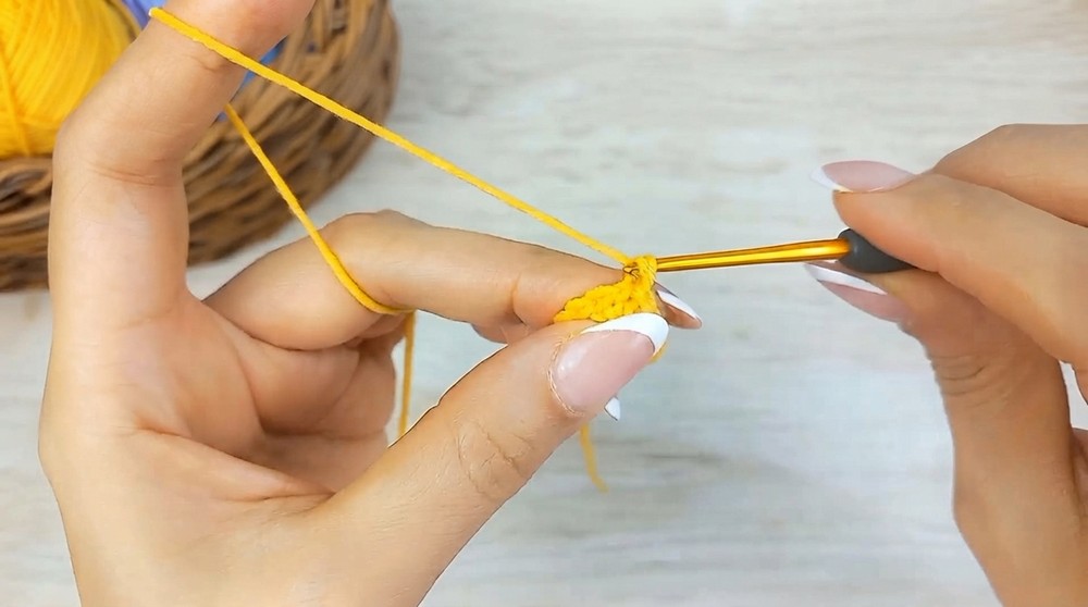 Quick Crochet Tulip Keychain Pattern 3