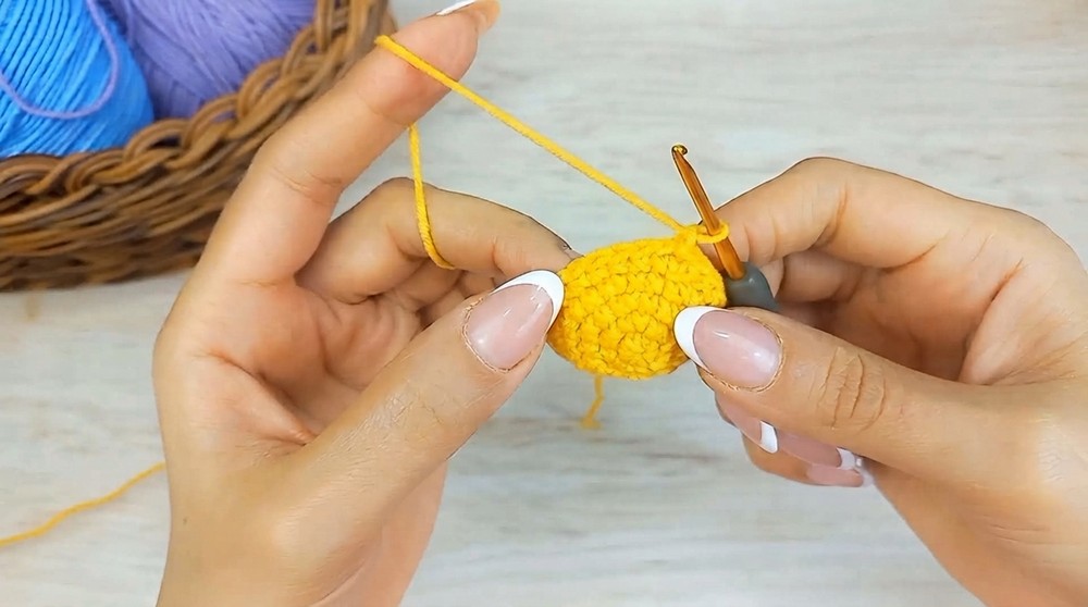 Quick Crochet Tulip Keychain Pattern 4