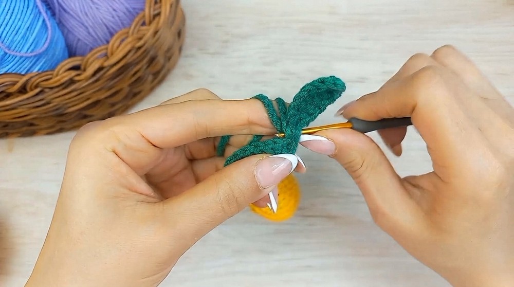 Quick Crochet Tulip Keychain Pattern 6