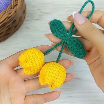 Quick Crochet Tulip Keychain Pattern 7