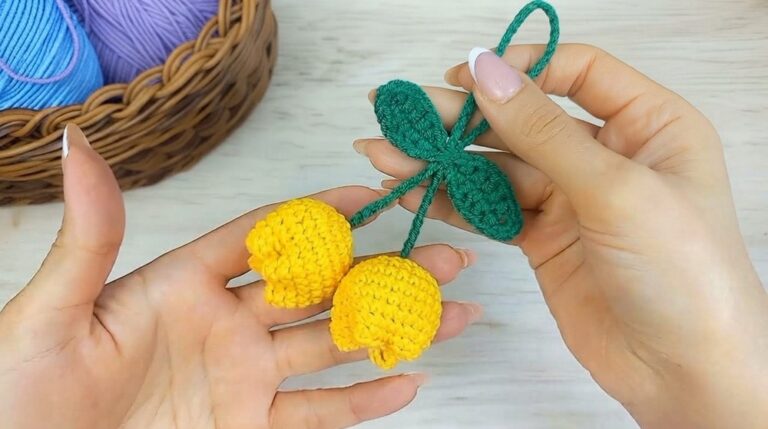 Quick Crochet Tulip Keychain Pattern 7