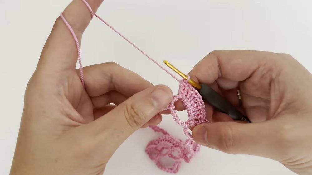 Stylish Crochet Headband Pattern 3