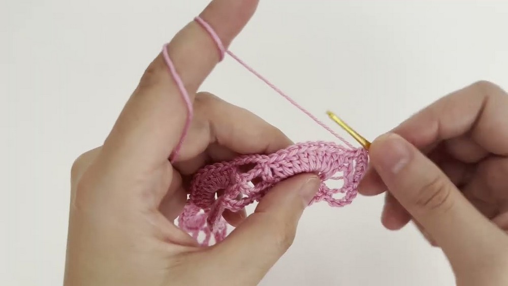 Stylish Crochet Headband Pattern 4