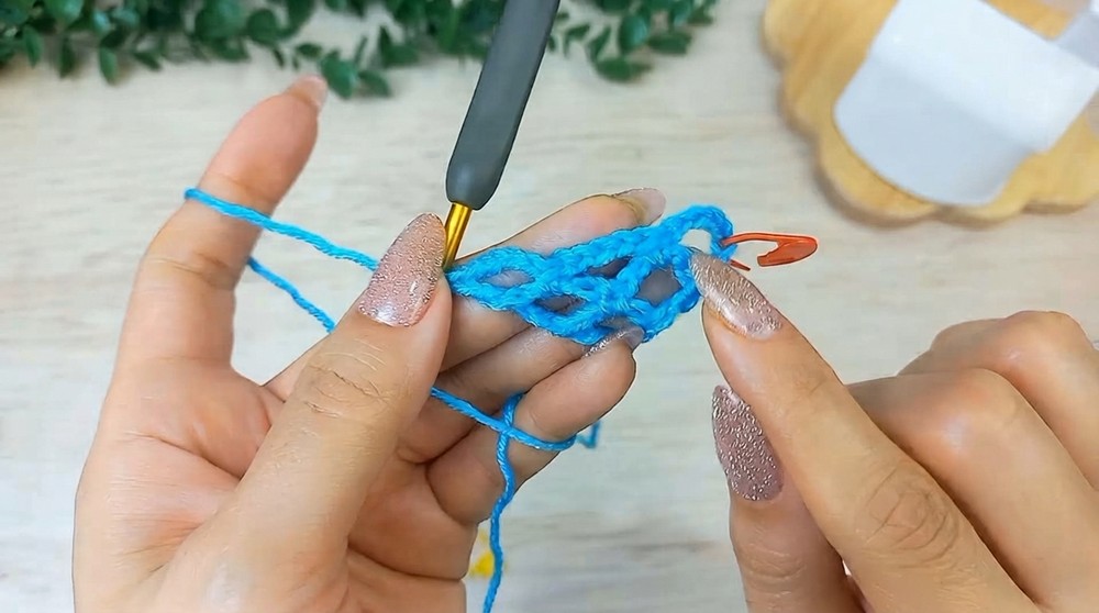 Super Easy Crochet Mesh Bandana Pattern 3