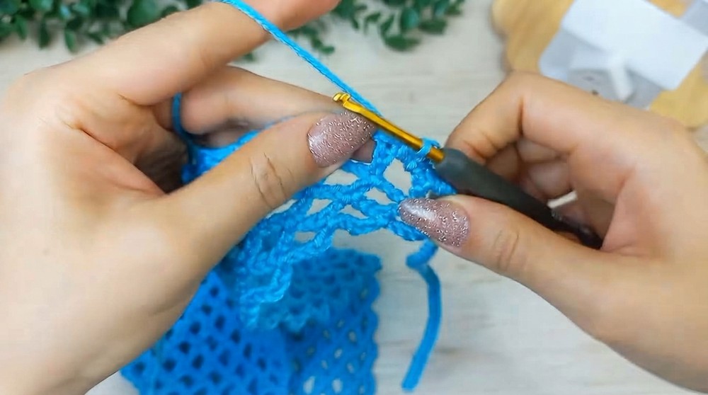 Super Easy Crochet Mesh Bandana Pattern 4