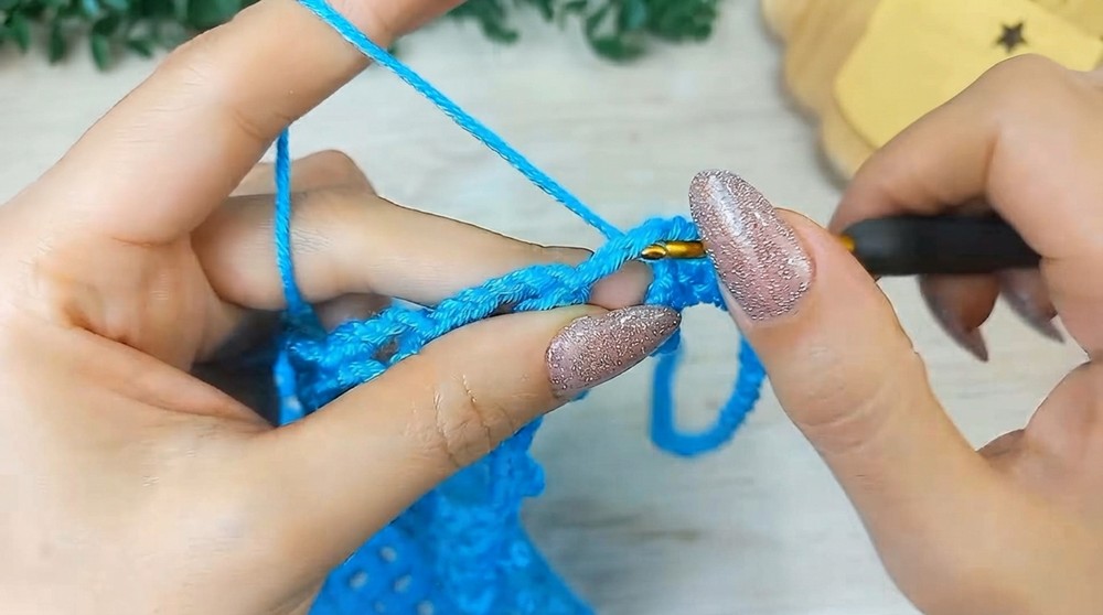 Super Easy Crochet Mesh Bandana Pattern 5