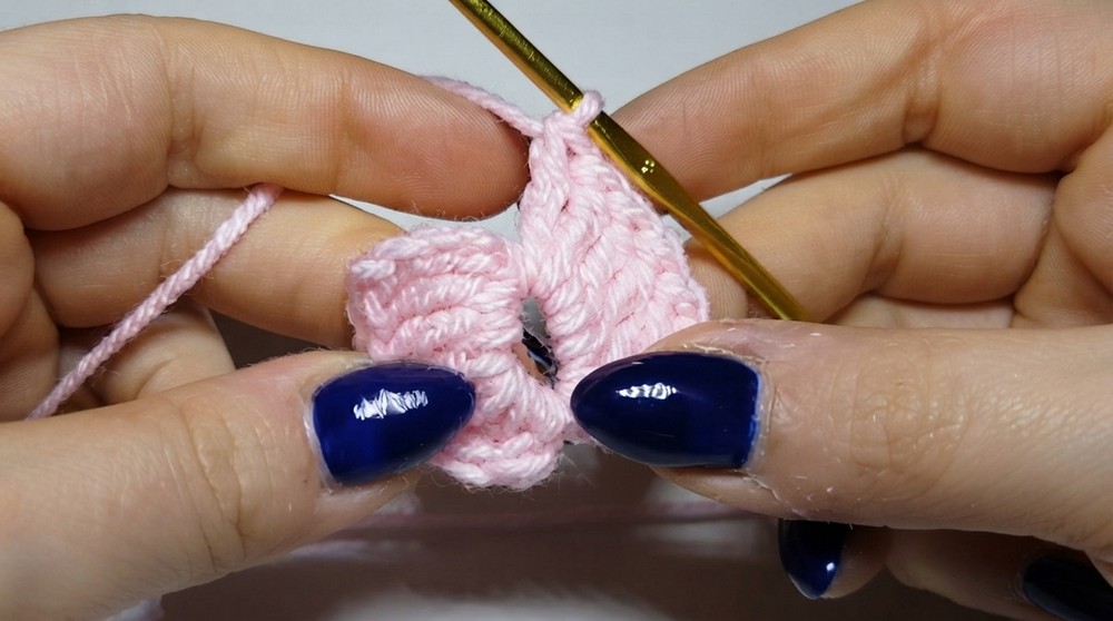 Beautiful Crochet Bows Pattern 3