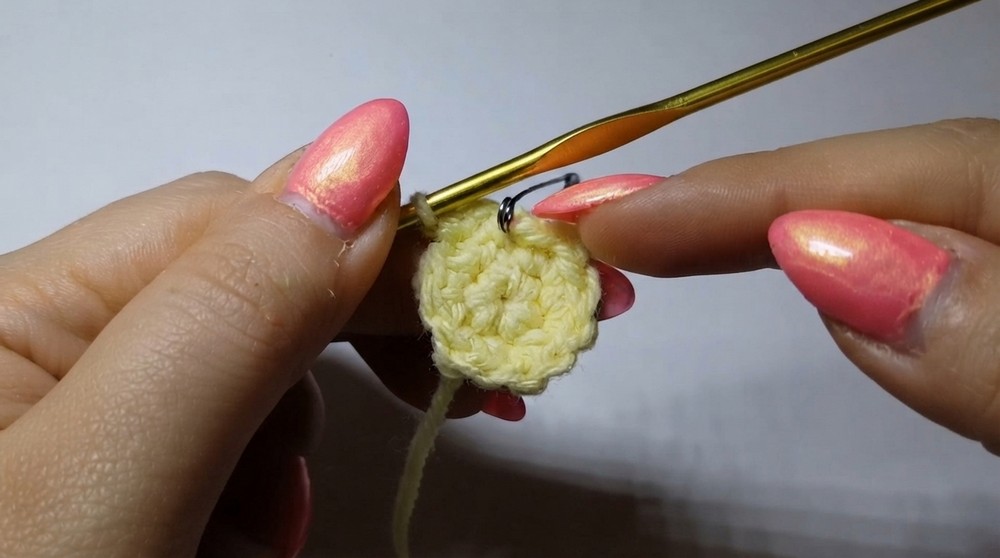 Crochet Chick Mini Pillow Pattern 1