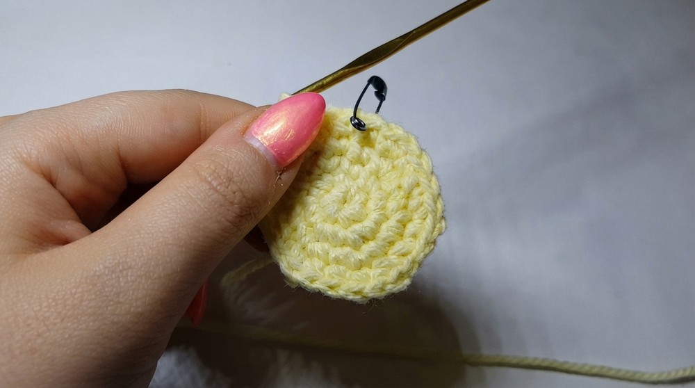 Crochet Chick Mini Pillow Pattern 2