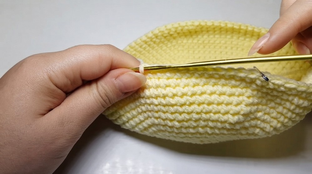 Crochet Chick Mini Pillow Pattern 4
