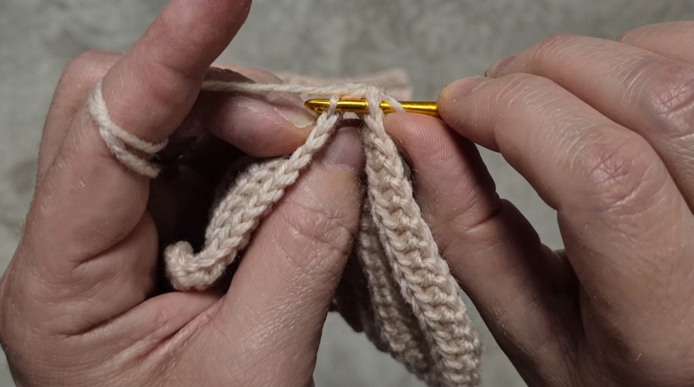 Crochet Fingerless Gloves Pattern 3