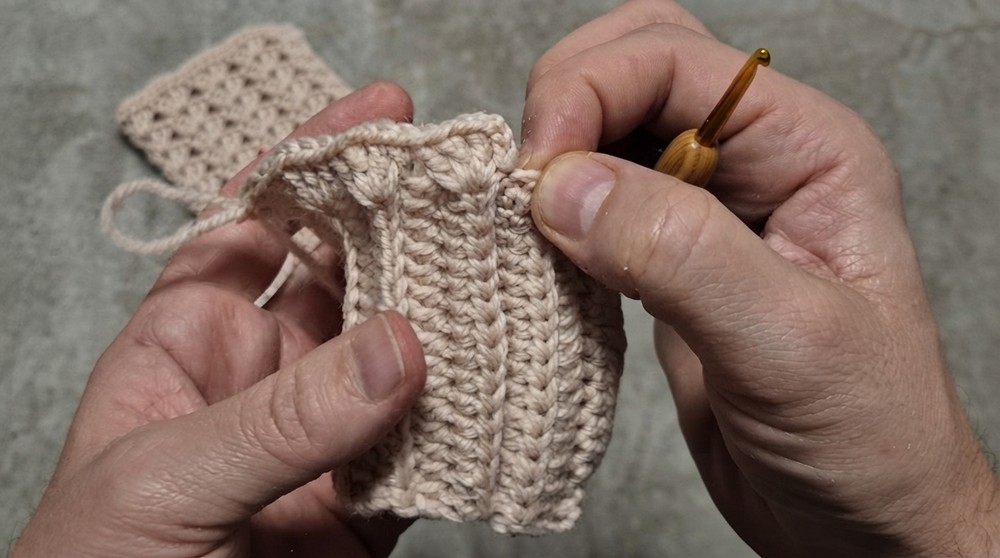 Crochet Fingerless Gloves Pattern 4