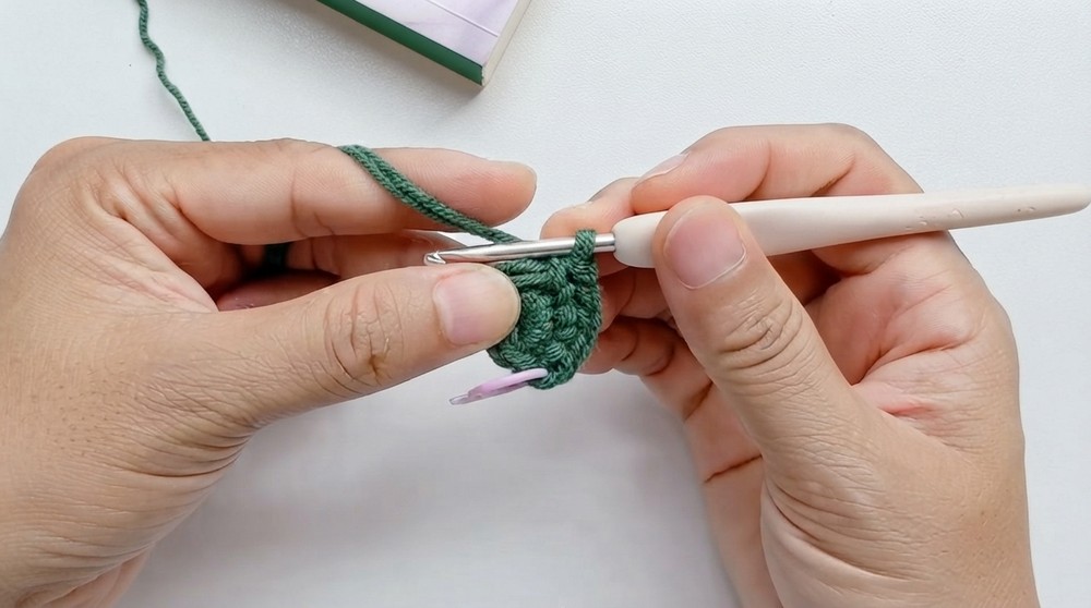 Crochet Flower AirPods Case Pattern 2