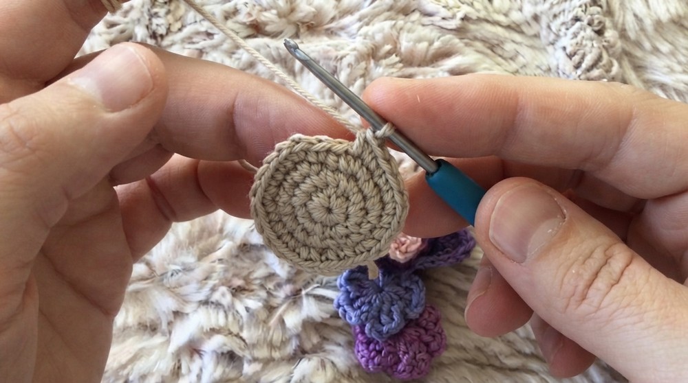 Crochet Flower Pot Keychain Pattern 1