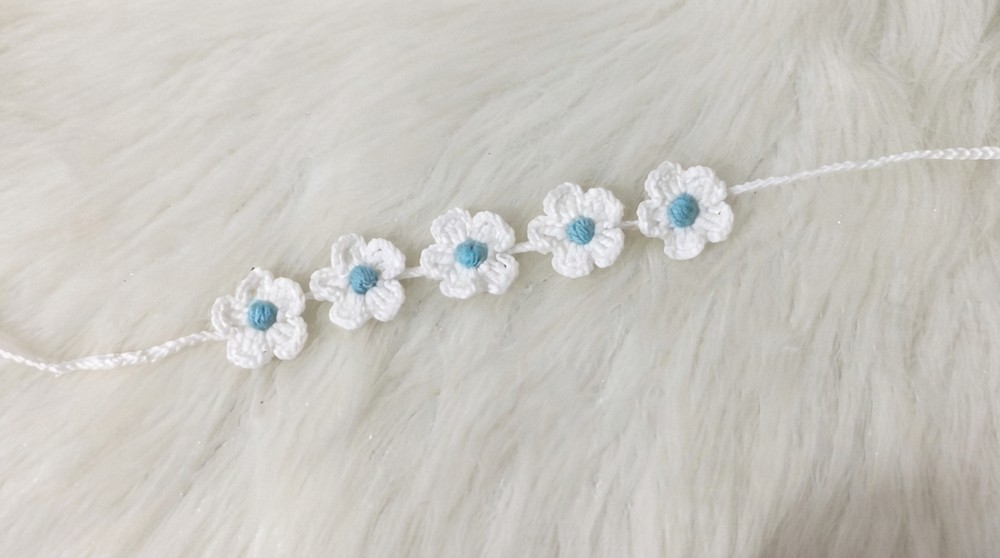 Crochet Headband With Flowerly Pattern 7