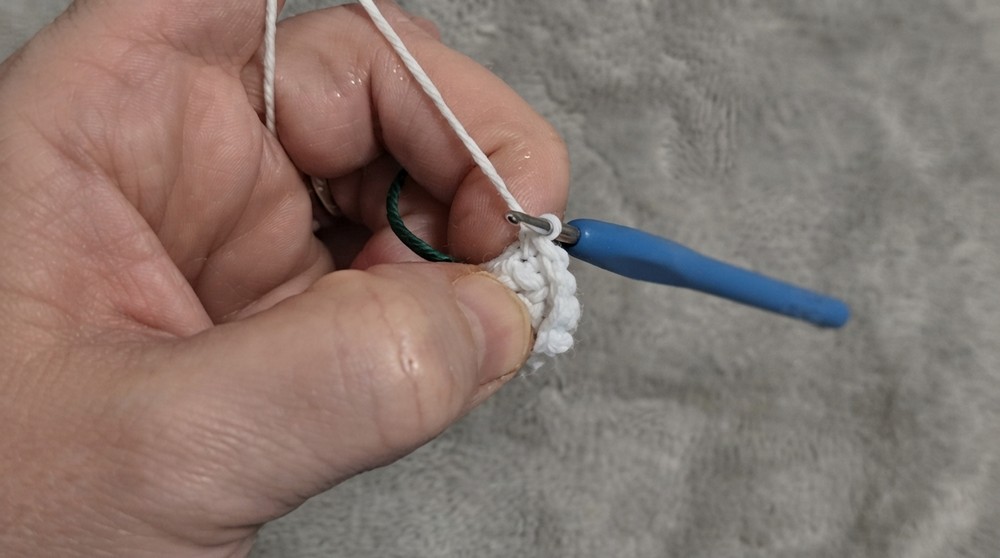 Crochet Hello Kitty Keychain Pattern 1