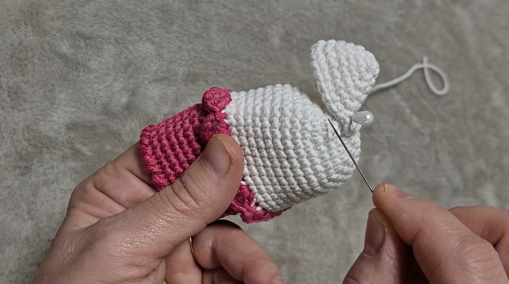 Crochet Hello Kitty Keychain Pattern 4