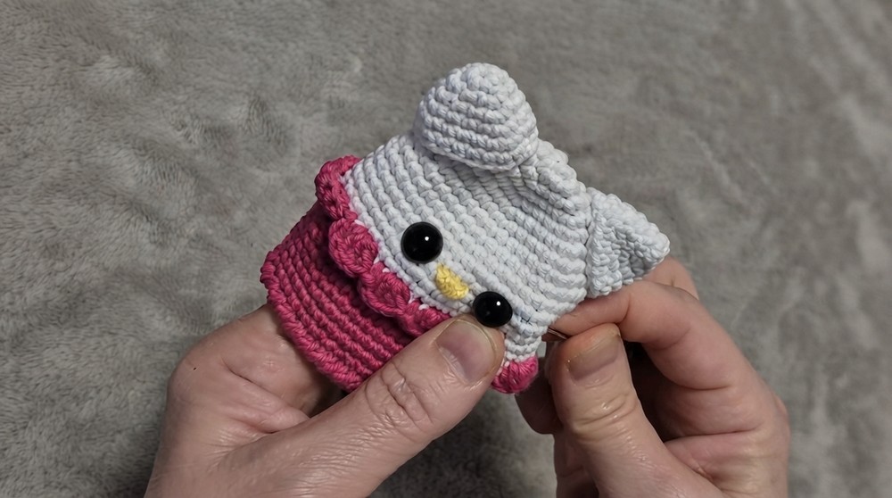 Crochet Hello Kitty Keychain Pattern 5