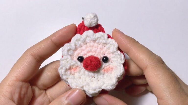 Crochet Santa Claus Keychain Pattern 7