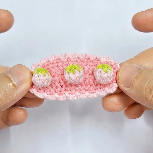 Crochet Strawberry Hair Clip Pattern 7
