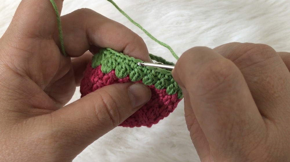 Crochet Strawberry Handbags Pattern 4