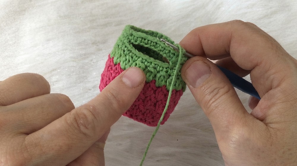 Crochet Strawberry Handbags Pattern 5