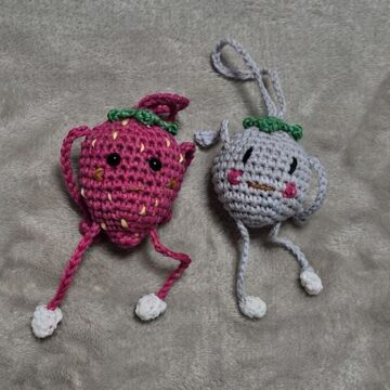 Crochet Strawberry Keychain Pattern 7