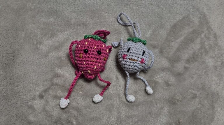 Crochet Strawberry Keychain Pattern 7