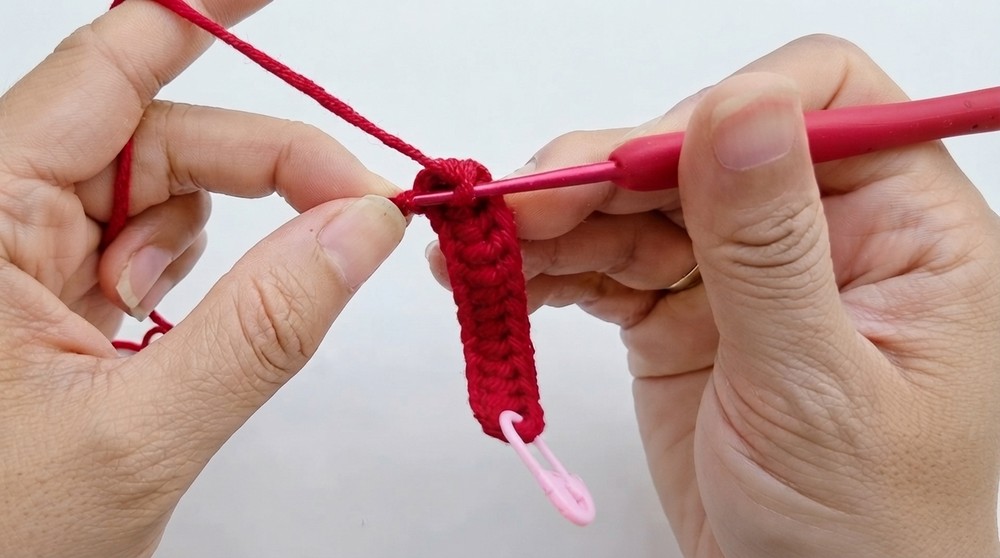 Cute Crochet AirPods Case Pattern 2