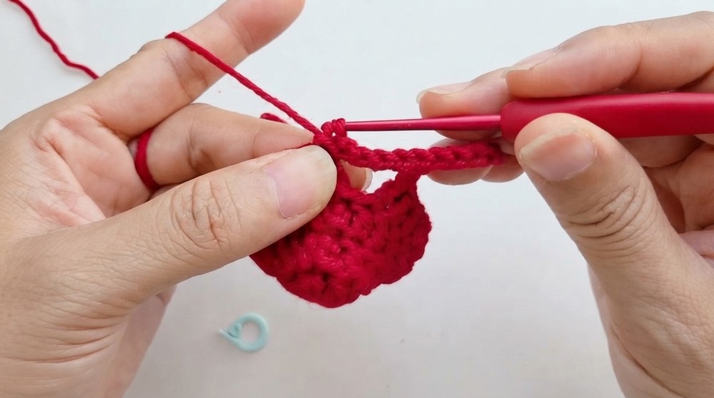Cute Crochet AirPods Case Pattern 4