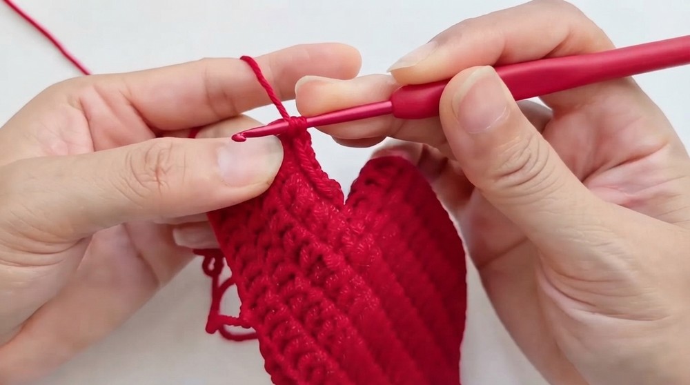 Cute Crochet AirPods Case Pattern 5