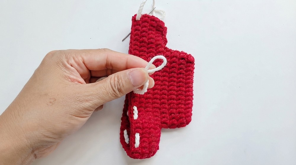 Cute Crochet AirPods Case Pattern 6