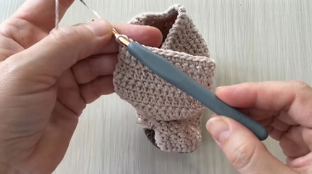 Cute Crochet Baby Booties Pattern 5