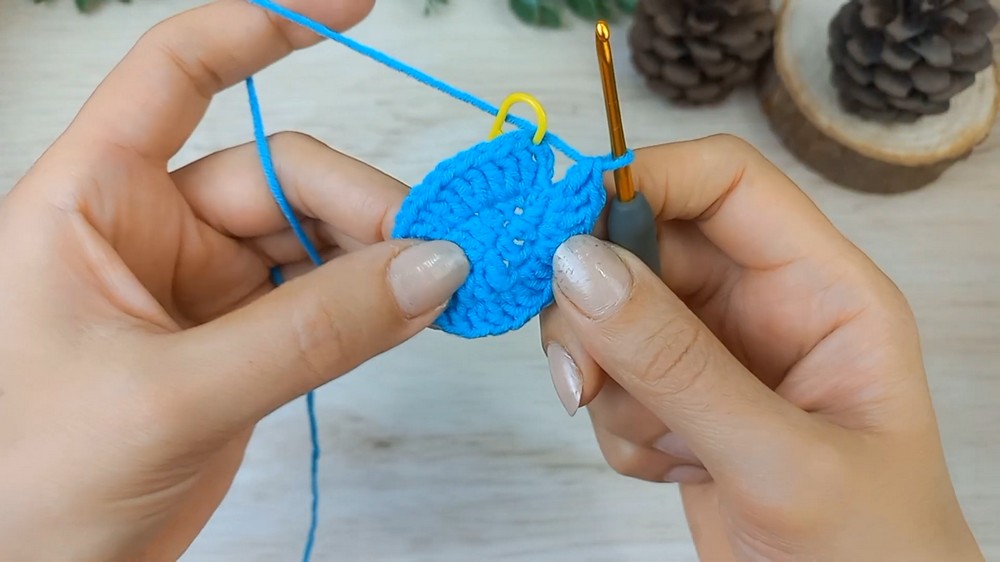 Easy Crochet Bird Keychain Pattern 3
